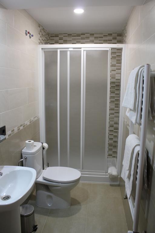 Economy Double or Twin Room,762474820:JPEG